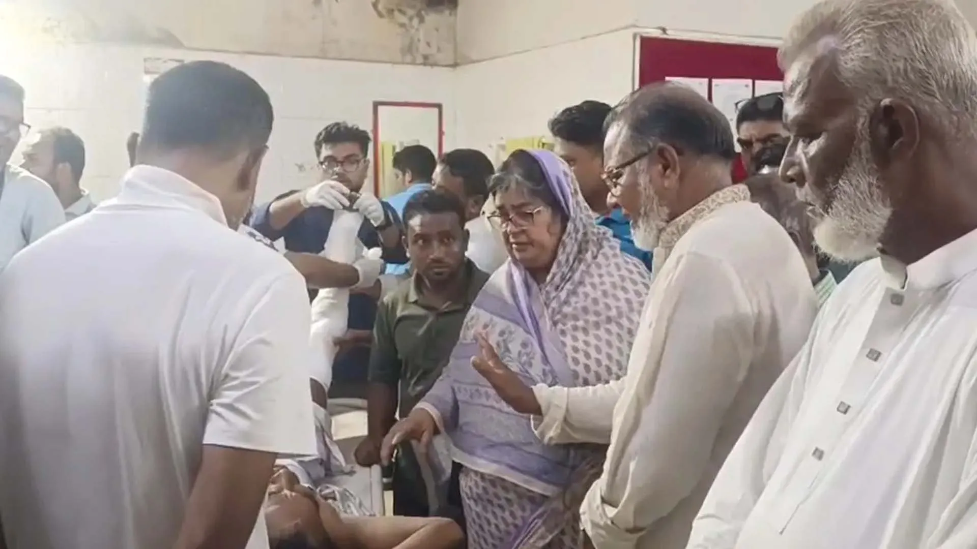 পিরোজপুরে প্রধান শিক্ষকের হাত-পা ভেঙে দিল দুর্বৃত্তরা